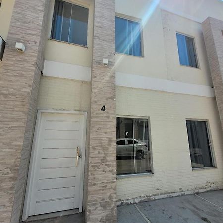 Sobrado 4 Amplo E Confortavel Em Condominio Corumbá Kültér fotó