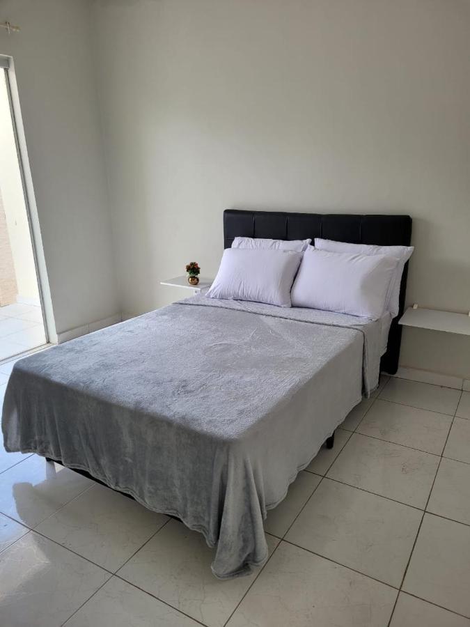 Sobrado 4 Amplo E Confortavel Em Condominio Corumbá Kültér fotó